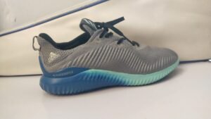 ADIDAS SIZE PK 10 = EURO 43.5