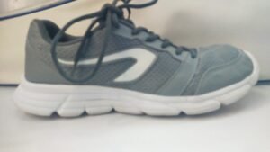 KALENJI SIZE PK 8 = EURO 42