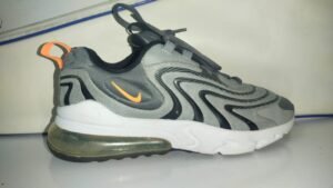 NIKE SIZE PK 07 = EURO 40