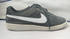 NIKE SIZE PK 8.5 = EURO 42.5